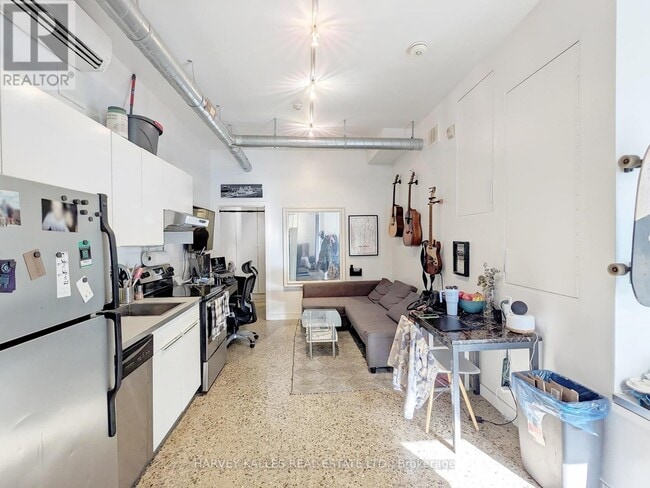 Photo du bâtiment - 214 Bathurst St