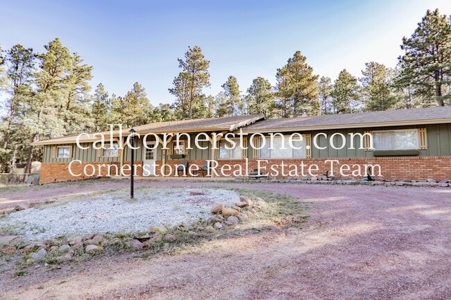 Building Photo - 18185 Woodhaven Dr