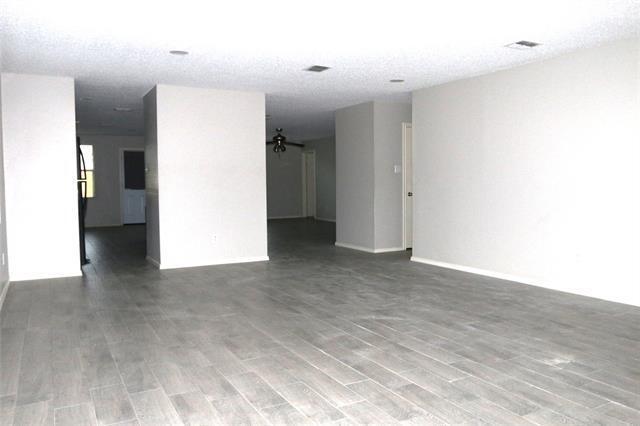Foto del edificio - 2048 Crosbyton Ln