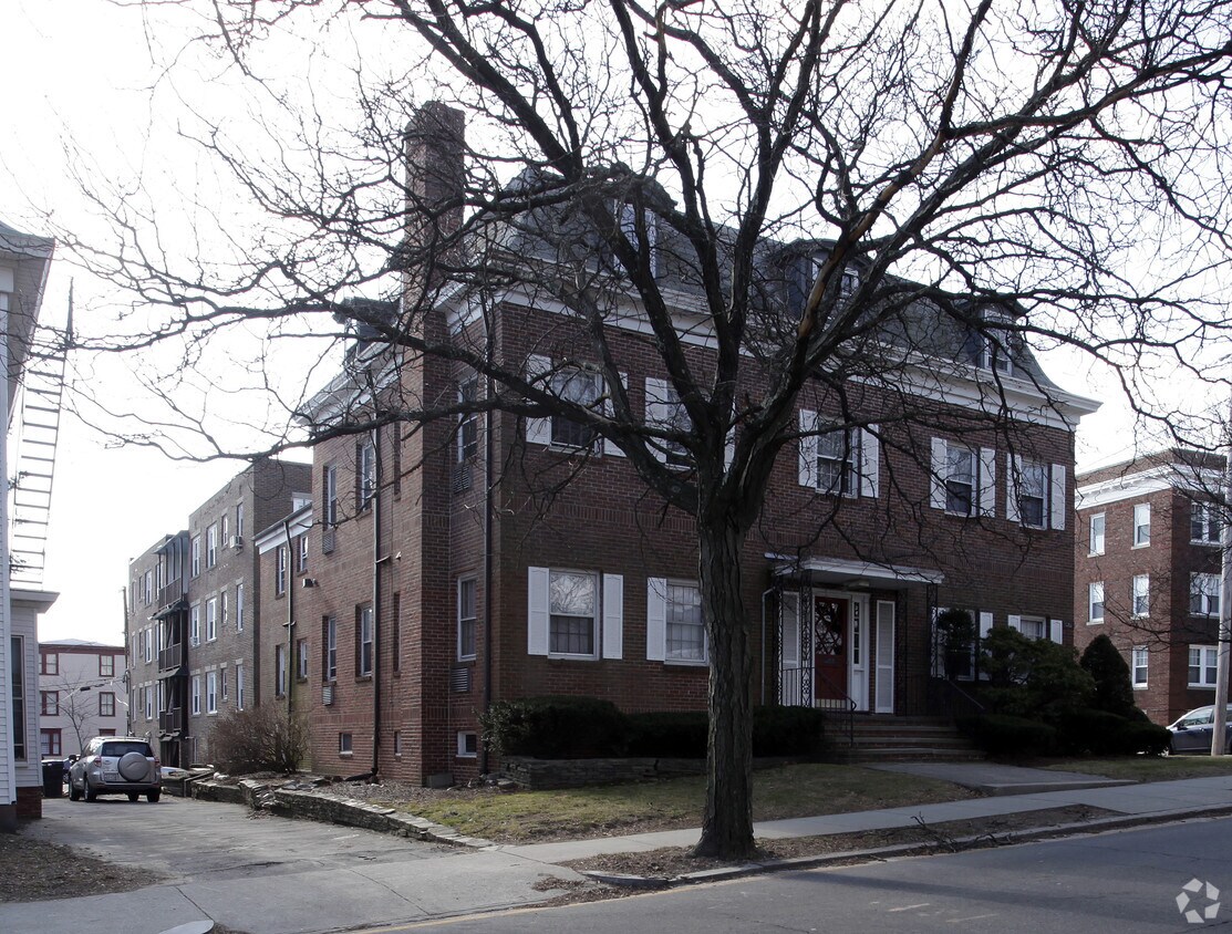 Building Photo - 365 Angell St