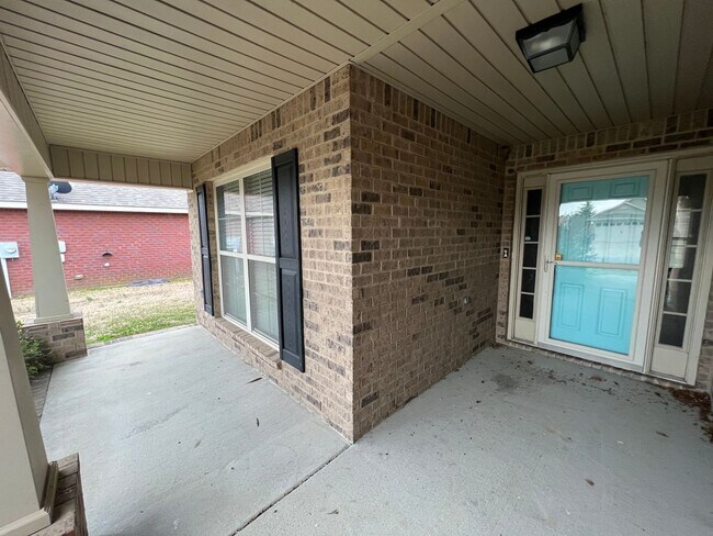 Foto del edificio - 3 Bedrooms in Owens Cross Rds!