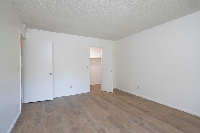 Foto del edificio - *MOVE-IN SPECIAL* 2BR in Oceanside with W/D Hookups and Garage