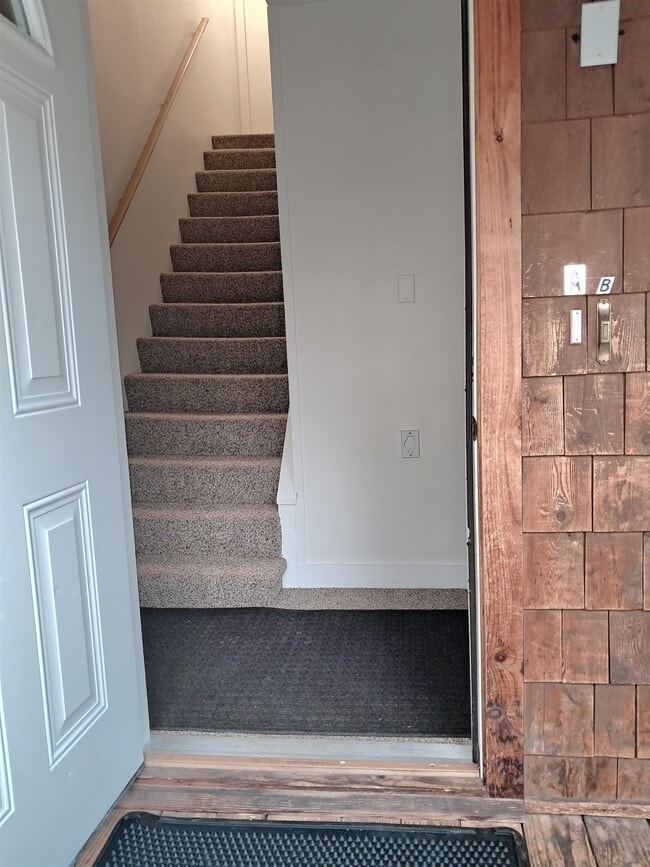 Building Photo - 42 Bowery St