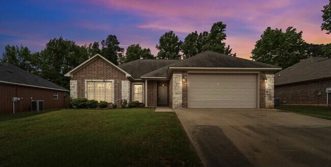 Foto del edificio - 5005 Hidden Acres Dr