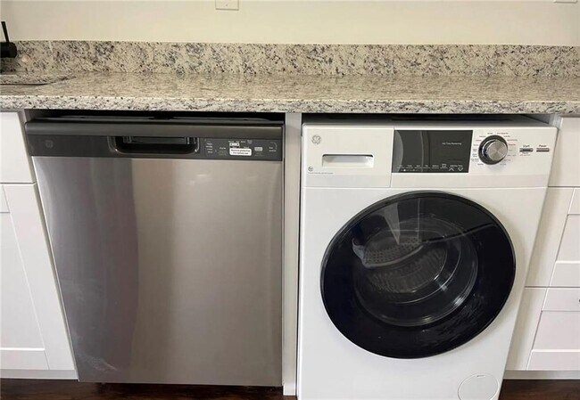 Foto del edificio - 345 Lanier St NW