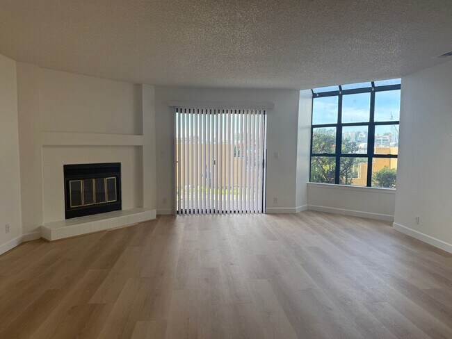 Foto del edificio - Mariners Landing Waterfront 1 Bed / 1 Bath Condo in Gated Community – Near Vallejo Ferry Building