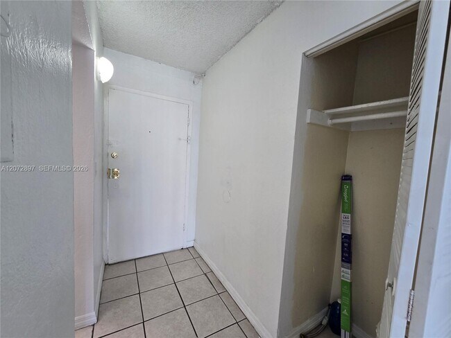 Foto del edificio - 801 NW 47th Ave