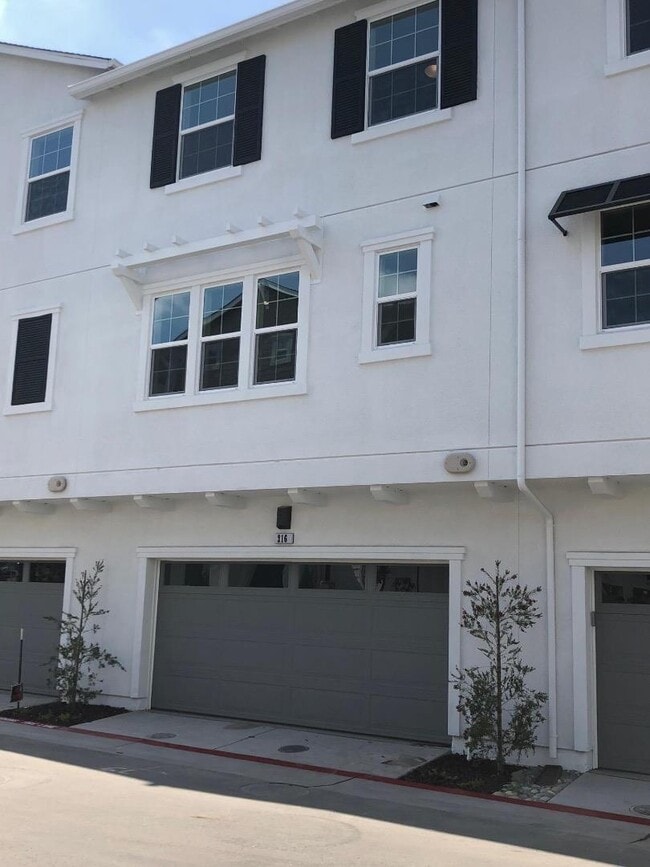 Building Photo - 262 Wild Rose Way