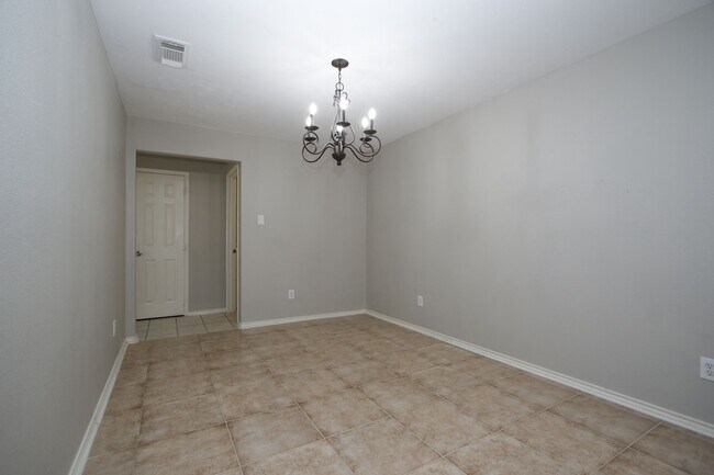 Foto del edificio - 18926 Piney Way Dr