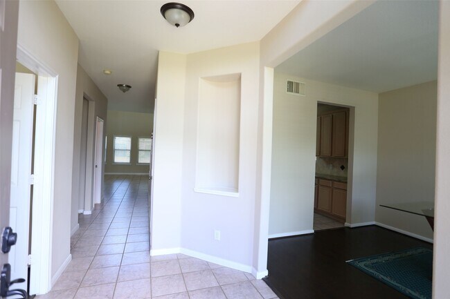 Foto del edificio - 3327 Summerwood Ln