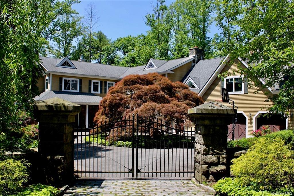 Primary Photo - 4 Dows Ln