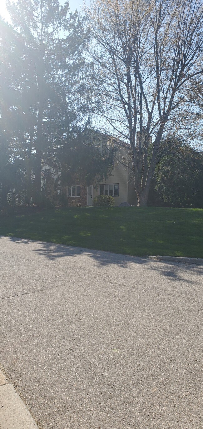 1110 Timbercreek Dr Unit 6, Grand Ledge, MI 48837 Condo for Rent in