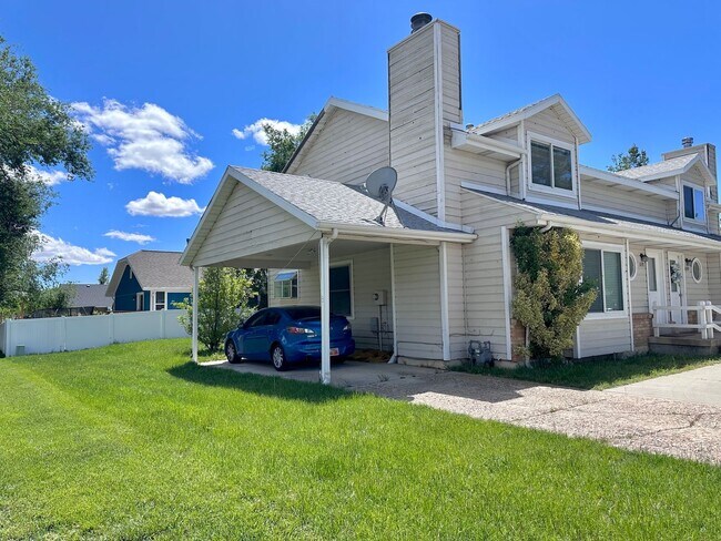 Foto del edificio - 1099-1091 Shepard Ln