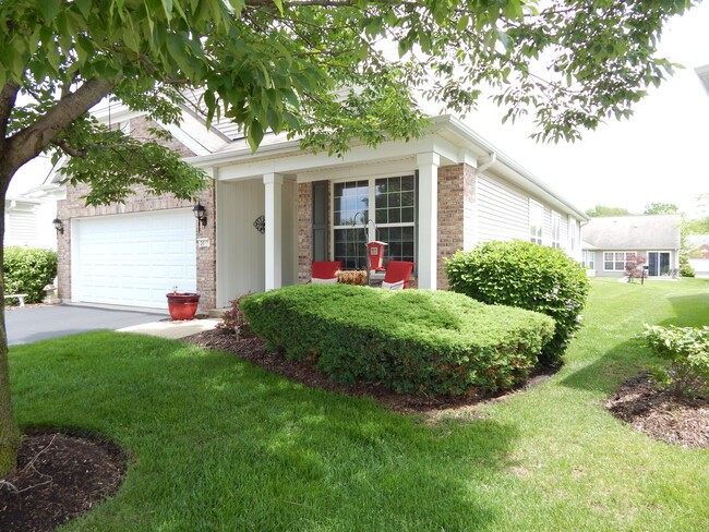 Building Photo - 2497 Sandlewood Cir