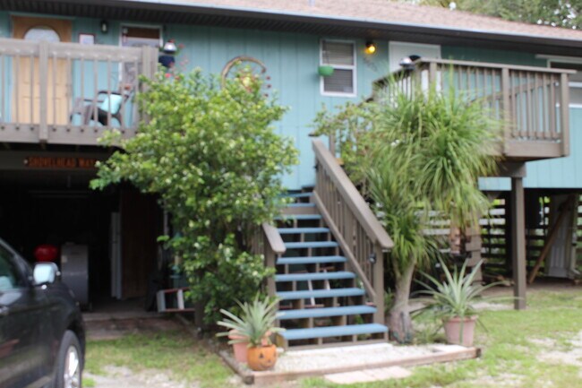 Building Photo - 5573 Palmetto St