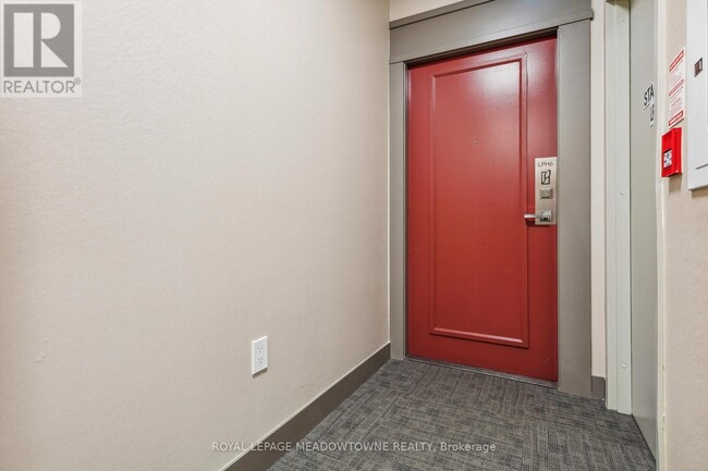Building Photo - 4055 Parkside Village Dr