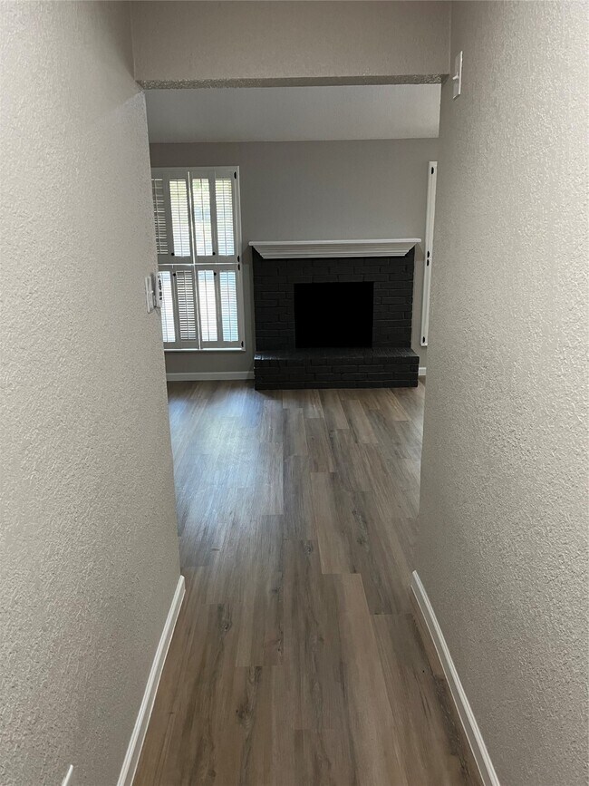 Foto del edificio - 2115 Blindlake Dr