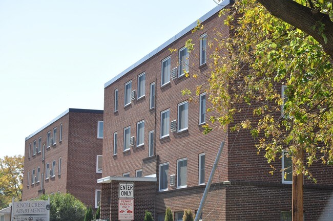 Building Photo - Knollcrest