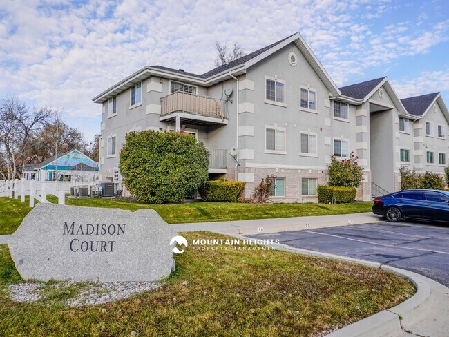 Foto del edificio - 26 W 7500 S