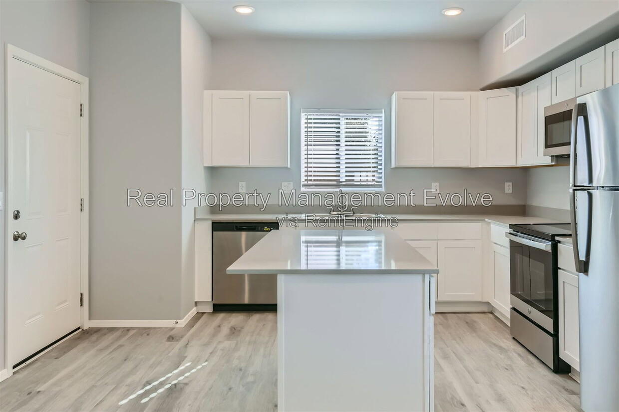 Photo - 7010 North 80th Avenue