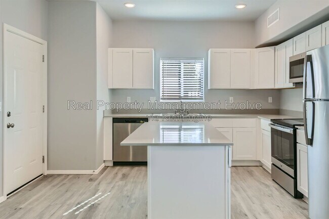 Foto del edificio - 7010 N 80th Ave