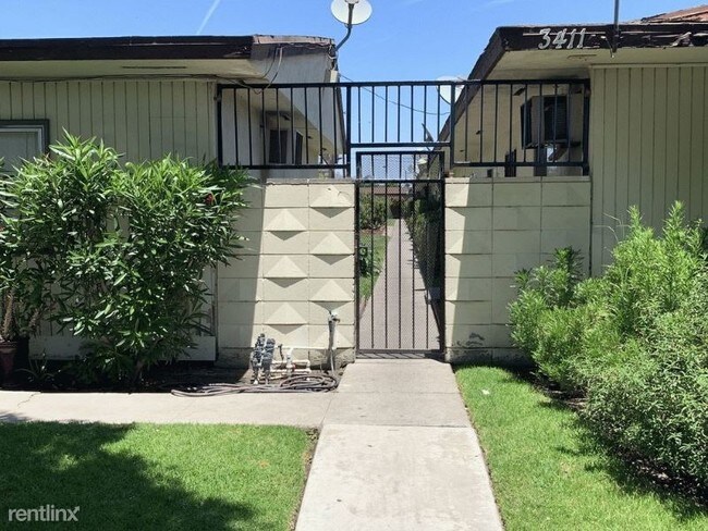 Foto del edificio - 3411 W Orange Ave