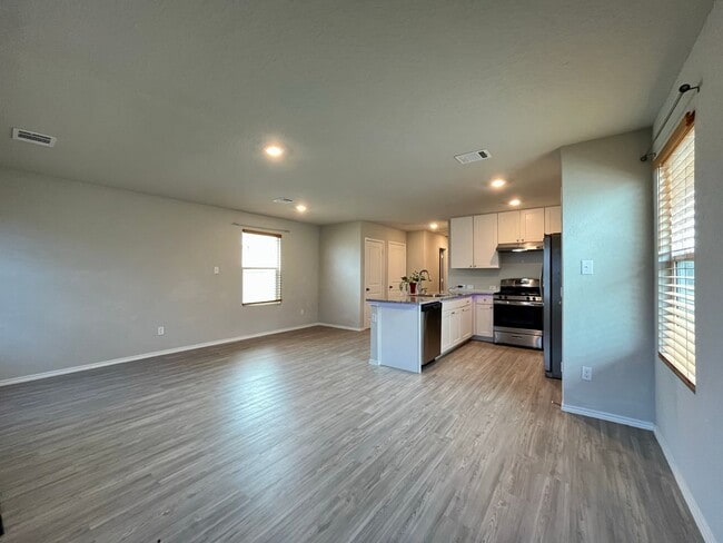 Building Photo - 3 Bedroom/2Bathroom Southton Meadows
