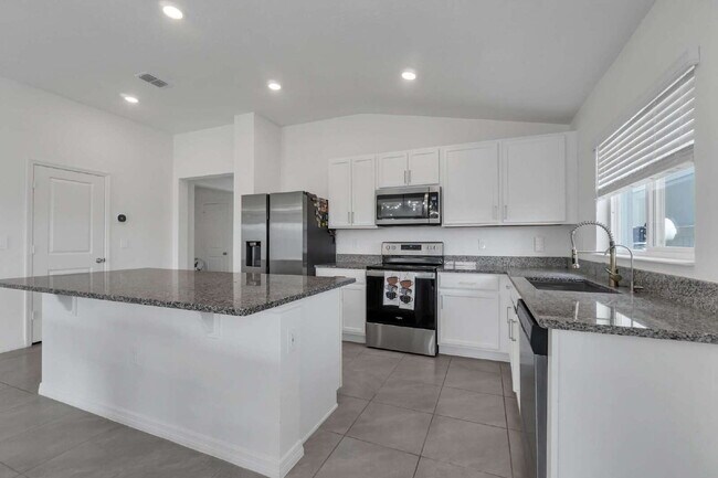 Foto del edificio - Modern 4-Bedroom Home– Built in 2023 | $2,450/month