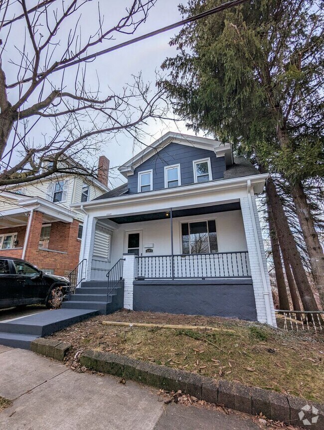 Building Photo - 1347 Oakhill St
