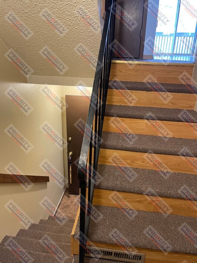 Building Photo - Property Agent Owned