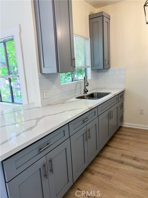 Foto del edificio - 1252 N Raymond Ave