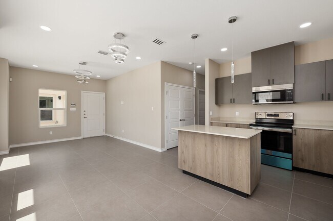 Building Photo - 6903 N 59th Ln