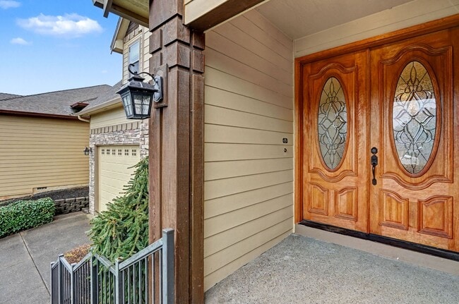 Building Photo - 4 bed, 2.5 bath Two-Story Home in West Salem