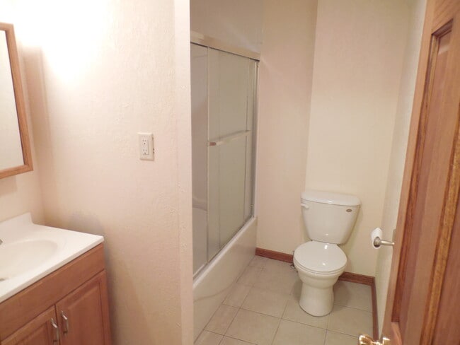 upstairs bath - 906 23rd St