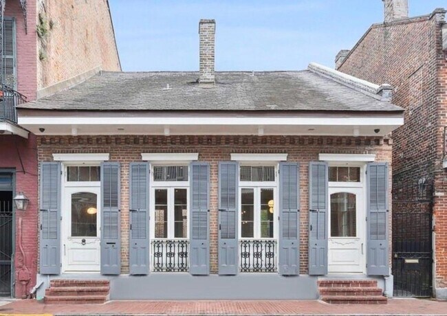 Building Photo - 810 Bourbon St