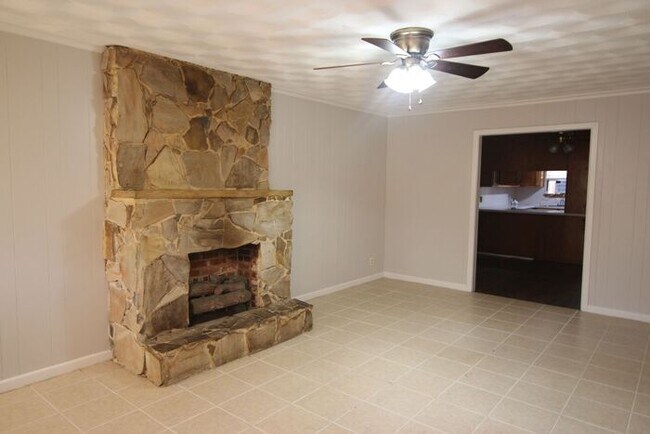 Building Photo - COMING SOON! Expansive 4 Bedroom, 2 Bath in Tyler!