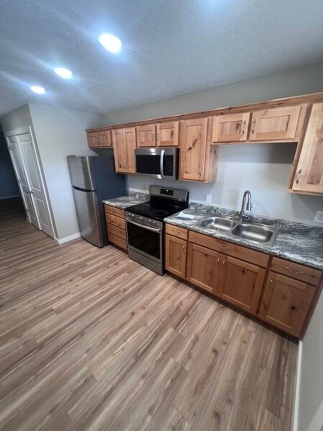 Building Photo - 2909 White Rock Rd