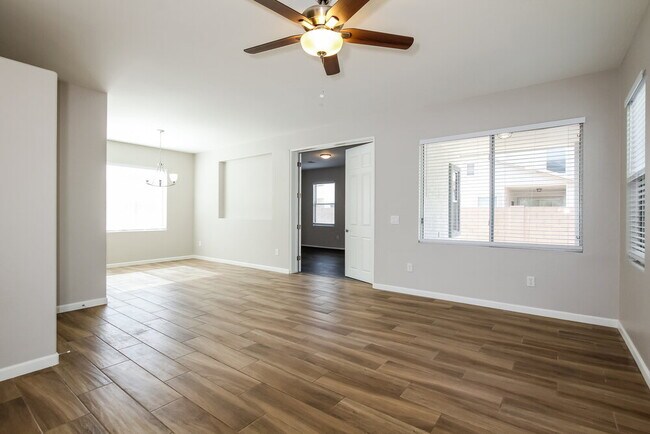 Foto del edificio - 12026 W Yuma St