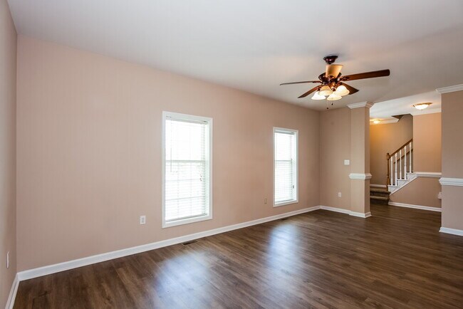 Building Photo - 906 Houston Heights Rd