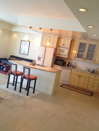 Building Photo - 4999 Kahala Ave