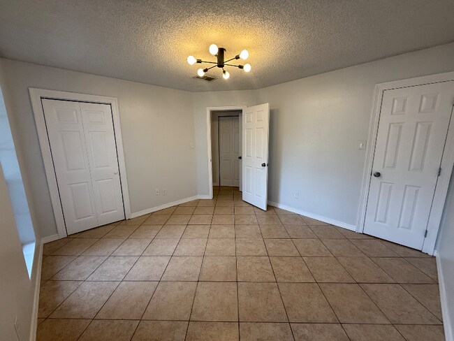 Foto del edificio - 142 Village Dr