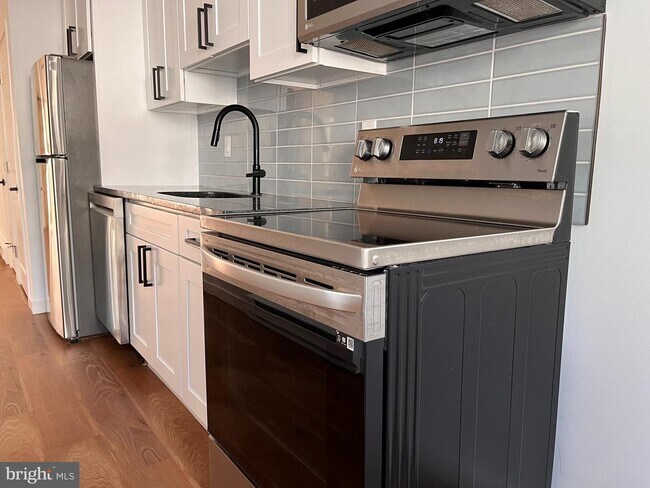 Foto del edificio - 6223 Wayne Ave