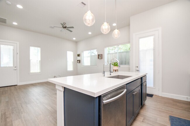 Foto del edificio - 508 W Donovan St