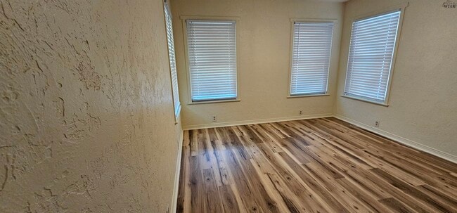 Foto del edificio - 521 W Inwood Dr
