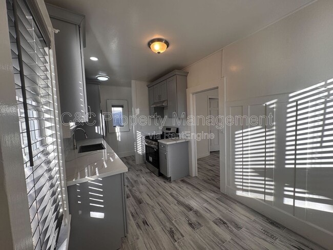 Building Photo - 817 Wainwright St