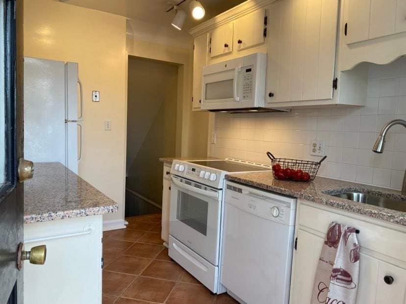 Kitchen - 3427 S Wakefield St