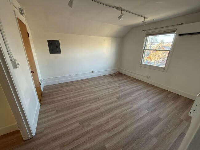 Foto del edificio - 316 E Peach St