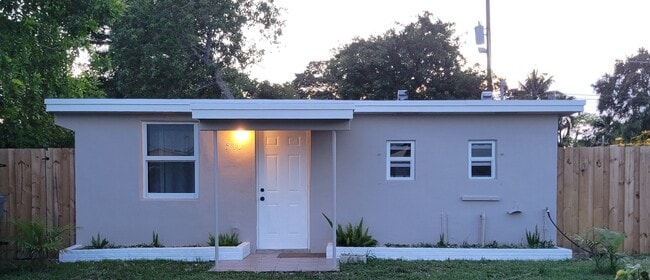Building Photo - 510 N 60th Way
