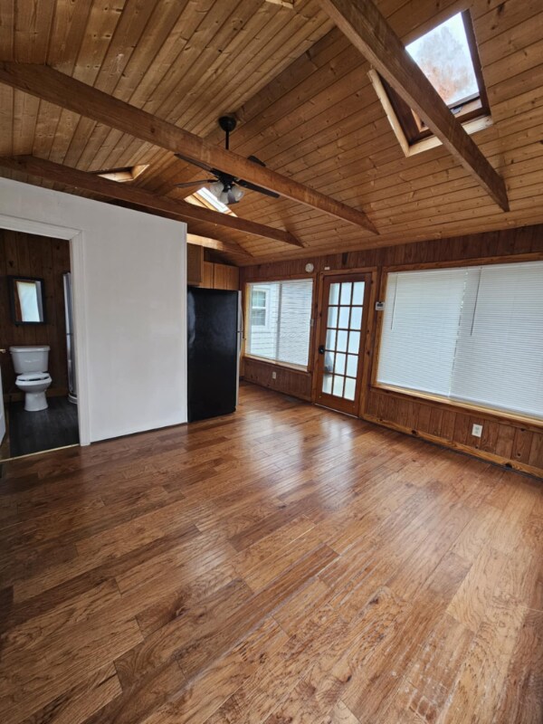 Building Photo - 5130 Lord Tennyson Rd