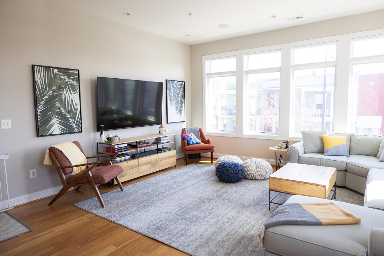 Foto principal - 1110 6th St NE